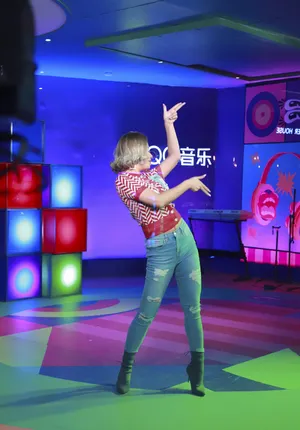 王菊直播打歌唯美照片_3
