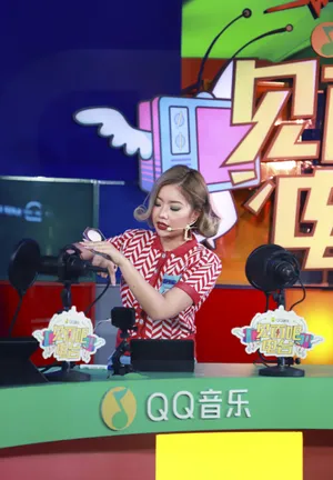王菊直播打歌唯美照片_5