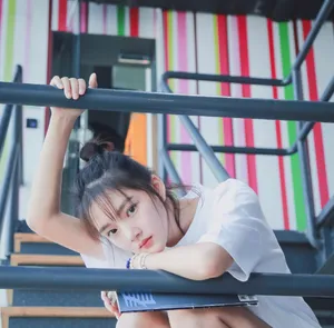 任敏小清新甜美户外写真_2