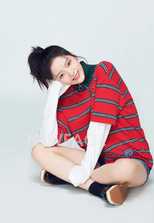 任敏Newface性感杂志写真大片_3
