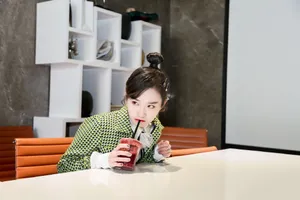 李子璇丸子头清新可爱写真图片_2