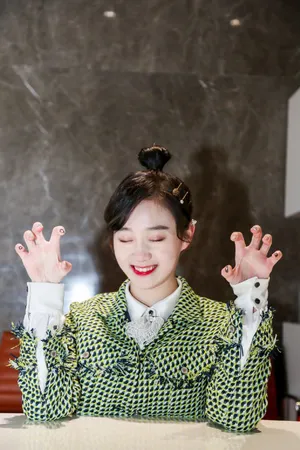 李子璇丸子头清新可爱写真图片_3