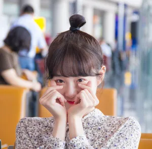 李子璇可爱比心图片_3