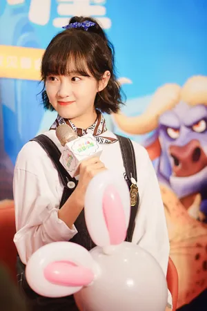 李子璇俏皮可爱嘟嘴活动图片_5