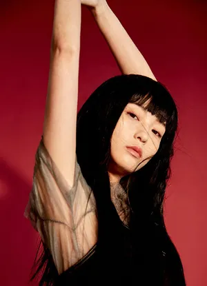 王妍之黑长直性感写真图片_3
