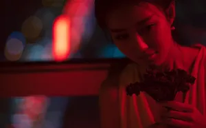 演员于子洋性感深v礼服写真_3