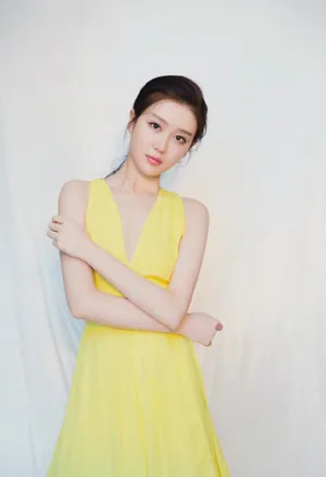 演员于子洋性感深v礼服写真_7