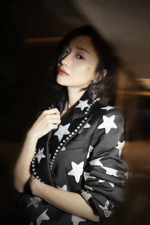田沅性感迷人裸背写真图片_5