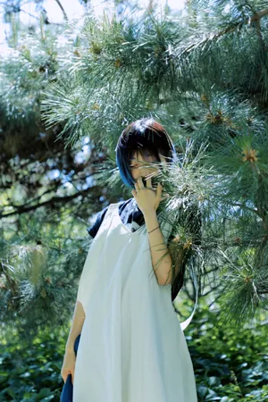 田沅短发甜美户外写真图片_3