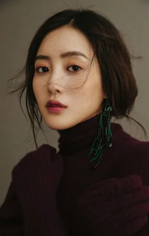 王梓薇优雅妩媚时尚写真大片_6