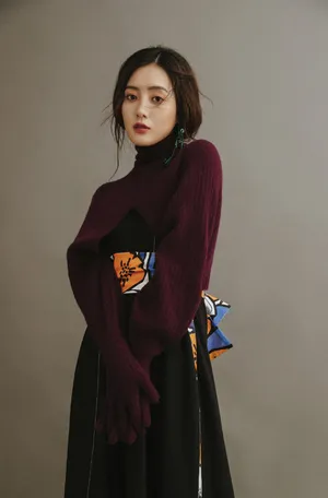 王梓薇优雅妩媚时尚写真大片_7