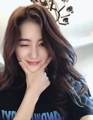 王梓薇自拍照图片_3