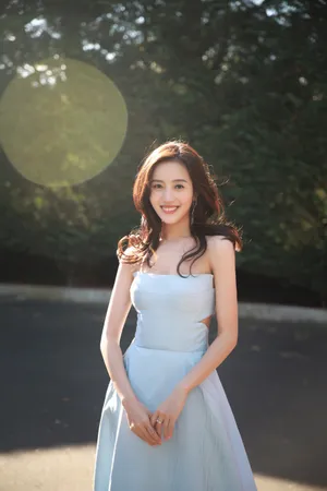 王梓薇户外写真图片_2
