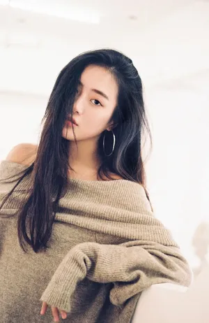 王梓薇性感露肩私房写真高清图片_2