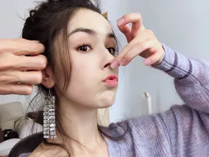哈妮克孜清新俏皮生活照图片_1
