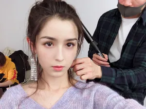 哈妮克孜清新俏皮生活照图片_2