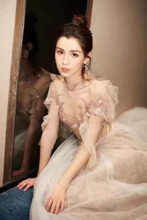 哈妮克孜白色纱裙性感写真图片_2