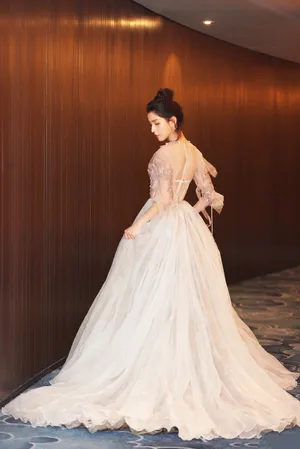 哈妮克孜白色纱裙性感写真图片_5