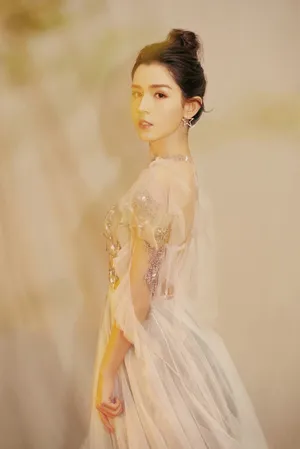 哈妮克孜白色纱裙性感写真图片_8