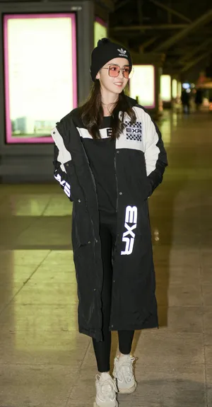 哈妮克孜可爱甜美写真图片