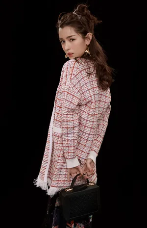 哈妮克孜甜美气质时尚写真图片_2