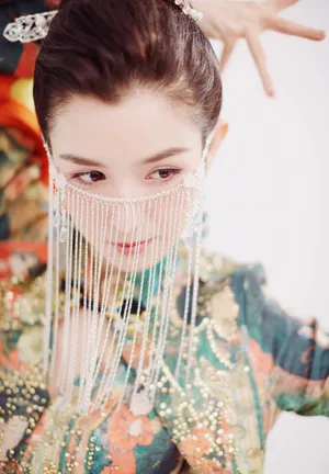 哈妮克孜唯美动人舞台照图片_3