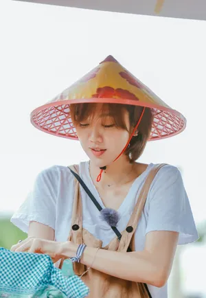 姜妍《野生厨房》甜美剧照图片_2