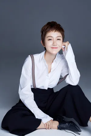 姜妍造型清爽甜美率性写真图片_2