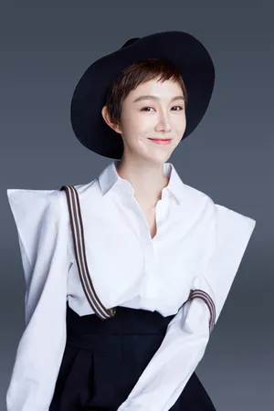 姜妍造型清爽甜美率性写真图片_4