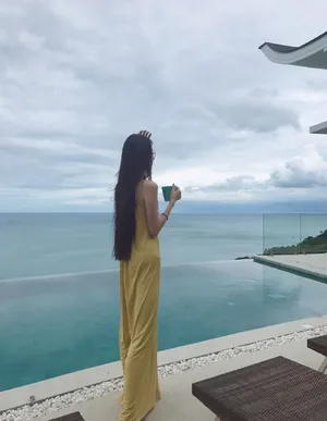 邱诗媛度假风慵懒生活照图片_3