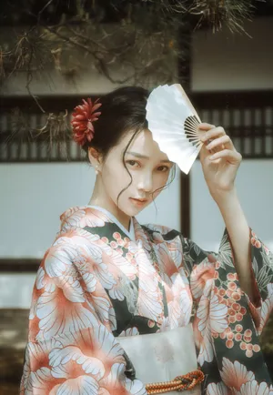 邱诗媛日本和服性感街拍图片_3