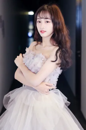 SNH48黄婷婷性感朦胧活动写真图片_6