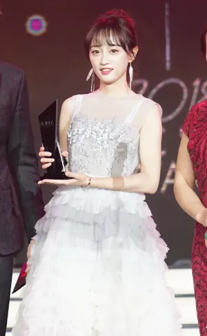 SNH48黄婷婷甜美仙气写真图片
