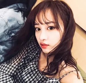 SNH48黄婷婷格子裙清新甜美图片