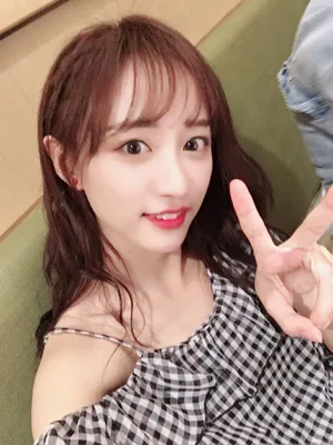 SNH48黄婷婷格子裙清新甜美图片_4