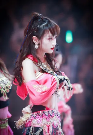 SNH48黄婷婷性感舞台照图片_6