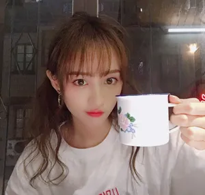 SNH48黄婷婷白色T恤清新图片_9