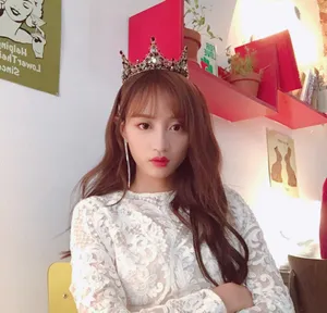 SNH48黄婷婷花式比心俏皮图片_3