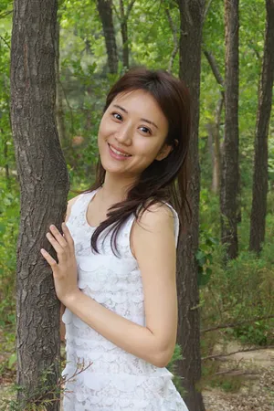 中央电视台主持人黄婷婷图片_5
