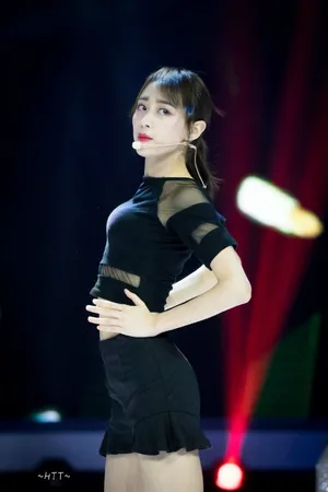 SNH48黄婷婷私拍性感图片_2