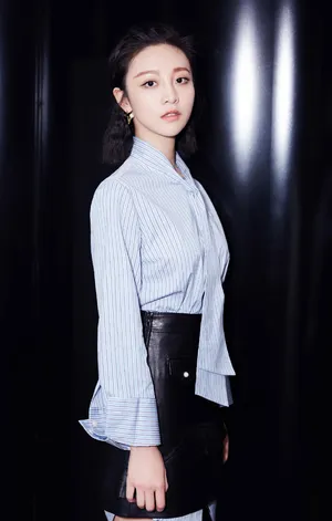 高雨儿清新简约活动写真图片