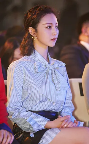 高雨儿清新简约活动写真图片_5