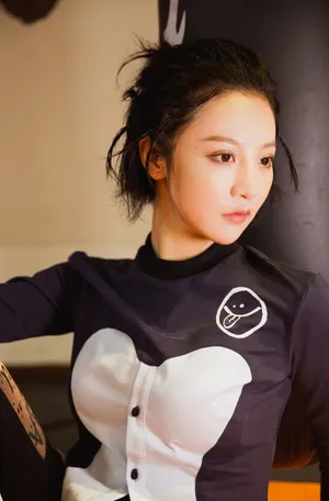 高雨儿性感美艳时尚写真图片_3