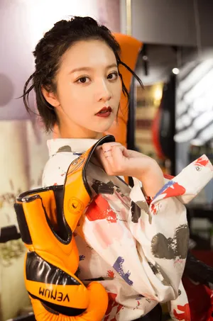 高雨儿性感美艳时尚写真图片_4