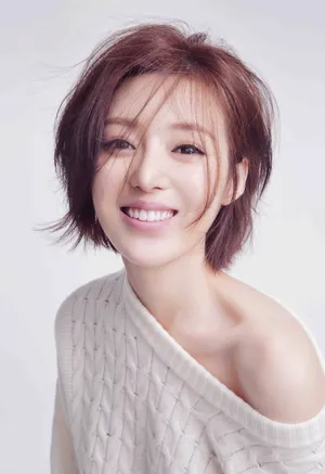 何美璇小露香肩性感迷人写真_2