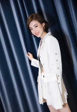 何美璇性感活动照图片_2