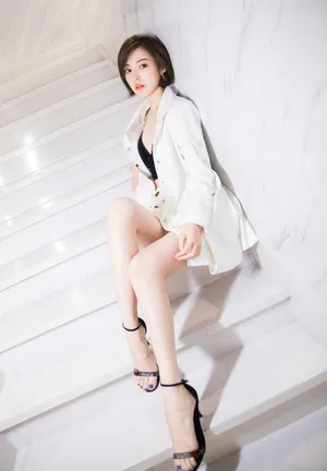 何美璇性感活动照图片_3