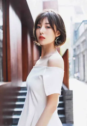 何美璇街拍图片