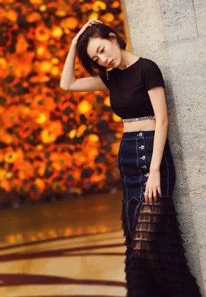 何美璇小露蛮腰诱惑性感写真_4