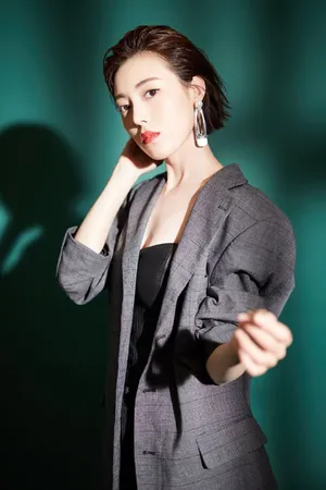 何美璇摩登时尚性感写真图片_8